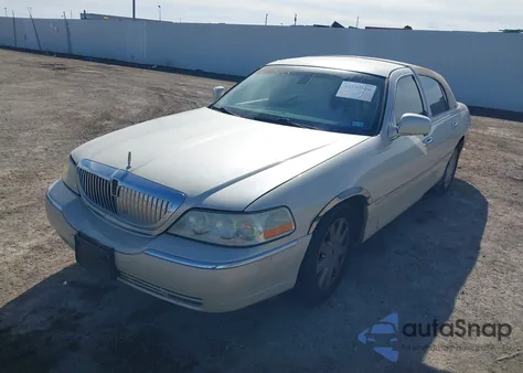 2003 Lincoln Town Car Cartier z USA, uszkodzony, nr VIN 1LNHM83W73Y608380